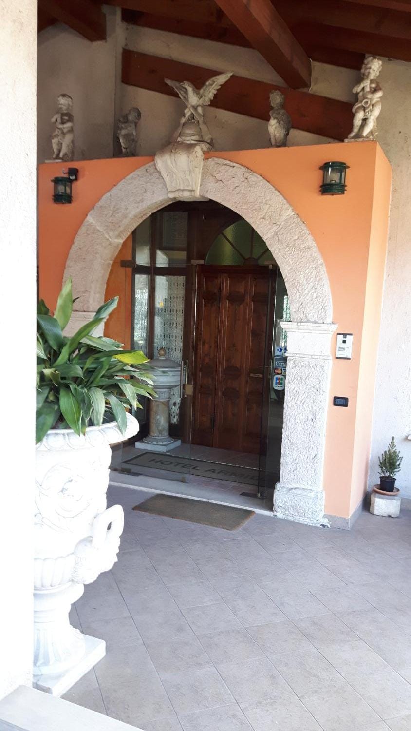 Facade/entrance