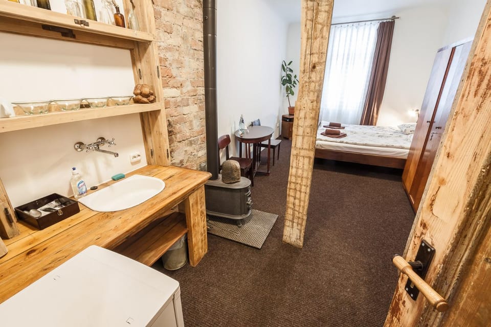Bed, Kitchen or kitchenette, Bedroom