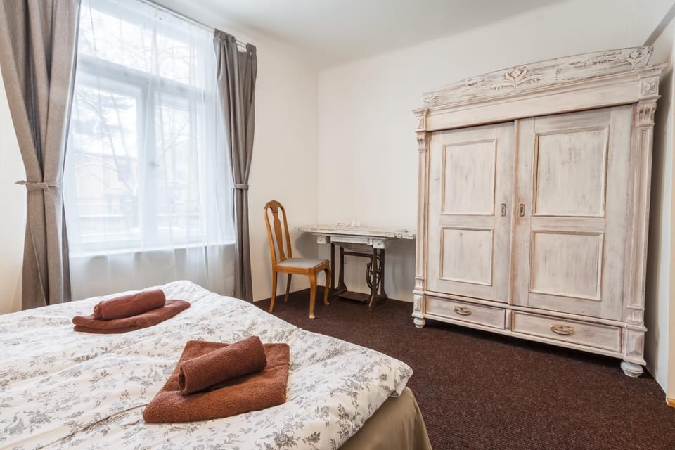 Seating area, Bedroom
