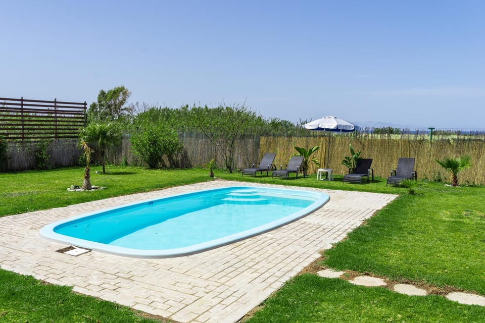 Garden, Garden view, Swimming pool, sunbed