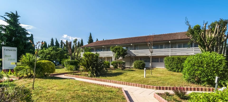 Property building, Day, Garden