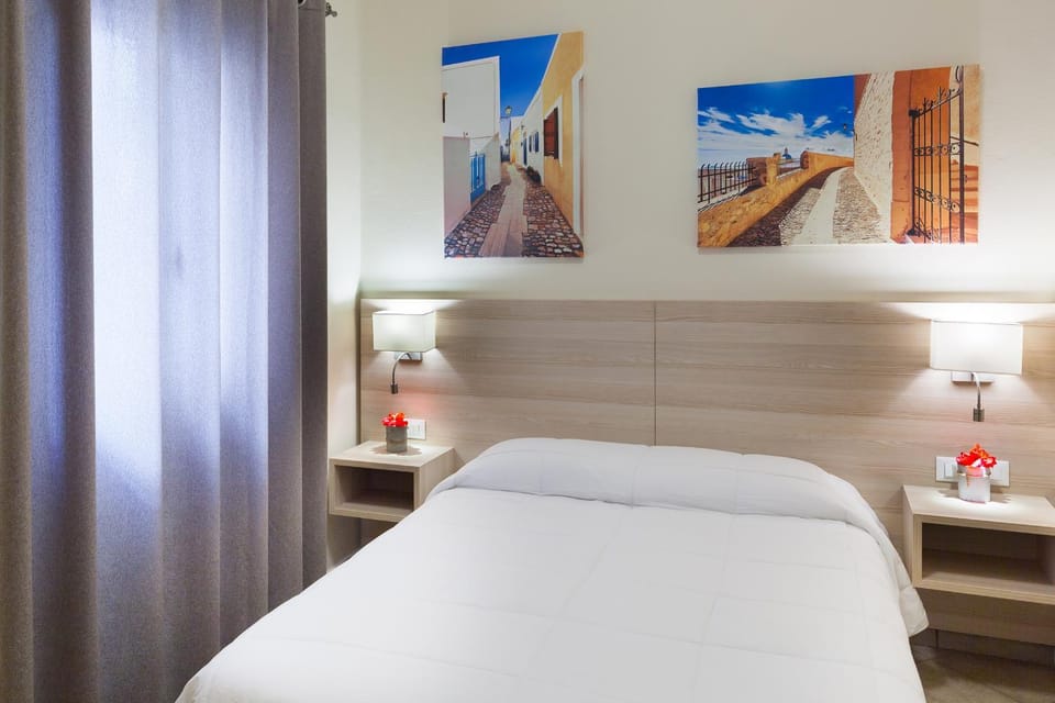 Bed, Other, Photo of the whole room, Decorative detail, Bedroom, Area and facilities