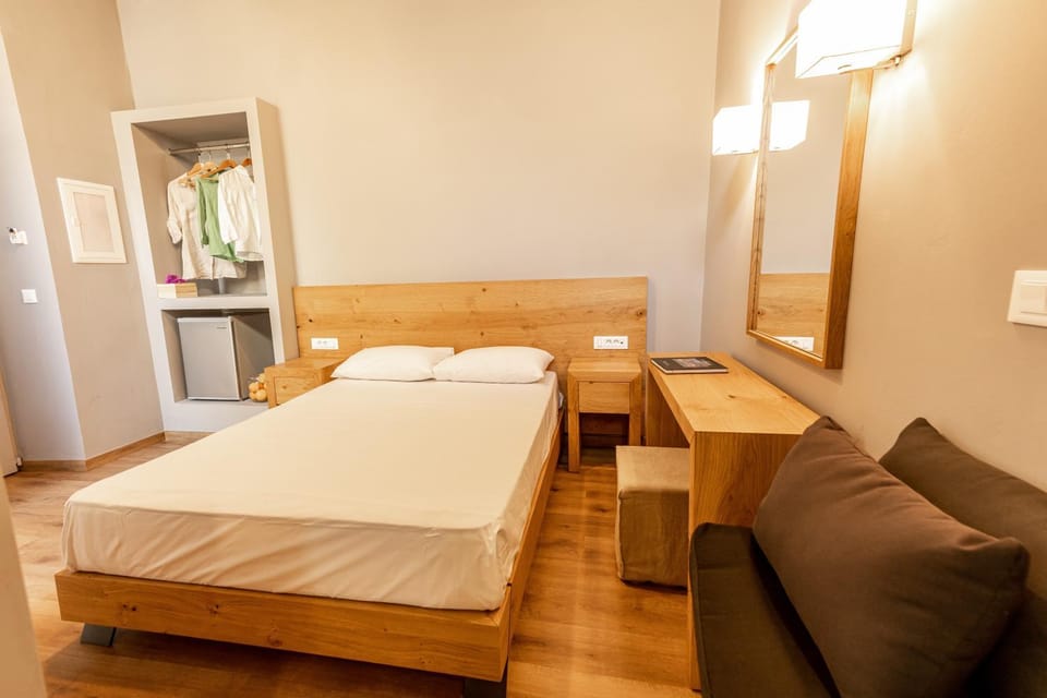 Bed, Photo of the whole room, Decorative detail, Bedroom, Area and facilities
