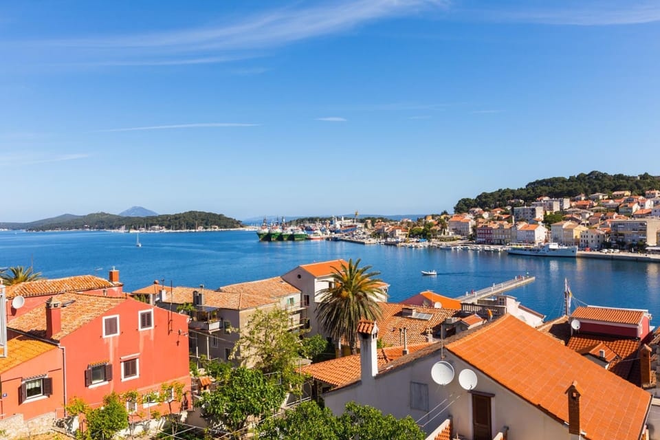 City view, Sea view