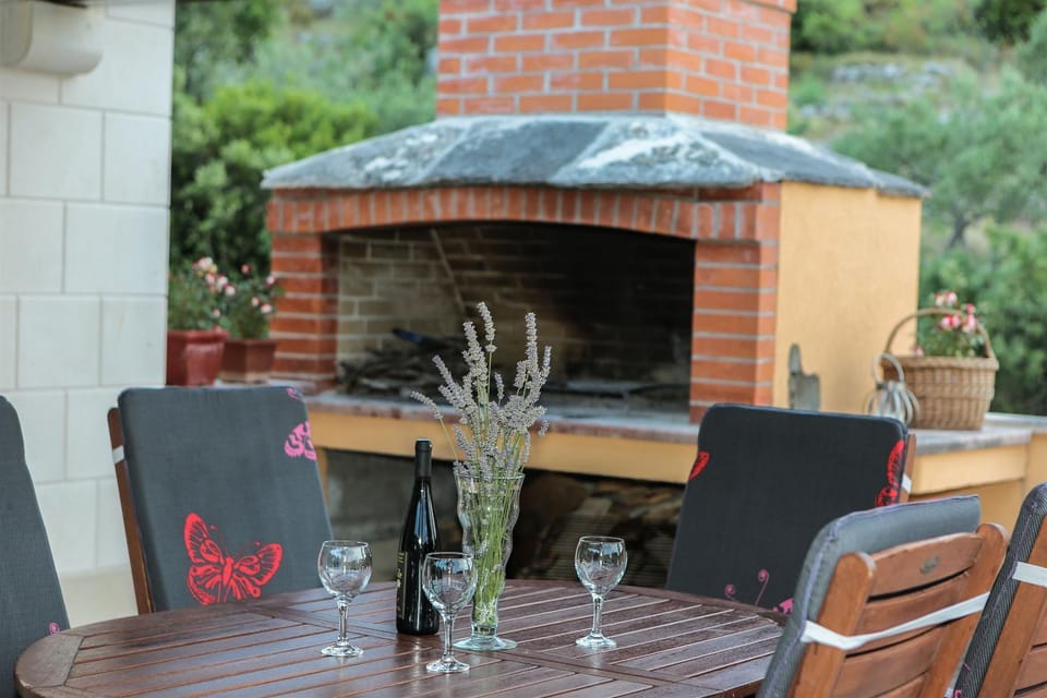 Property building, BBQ facilities, Other, Seating area