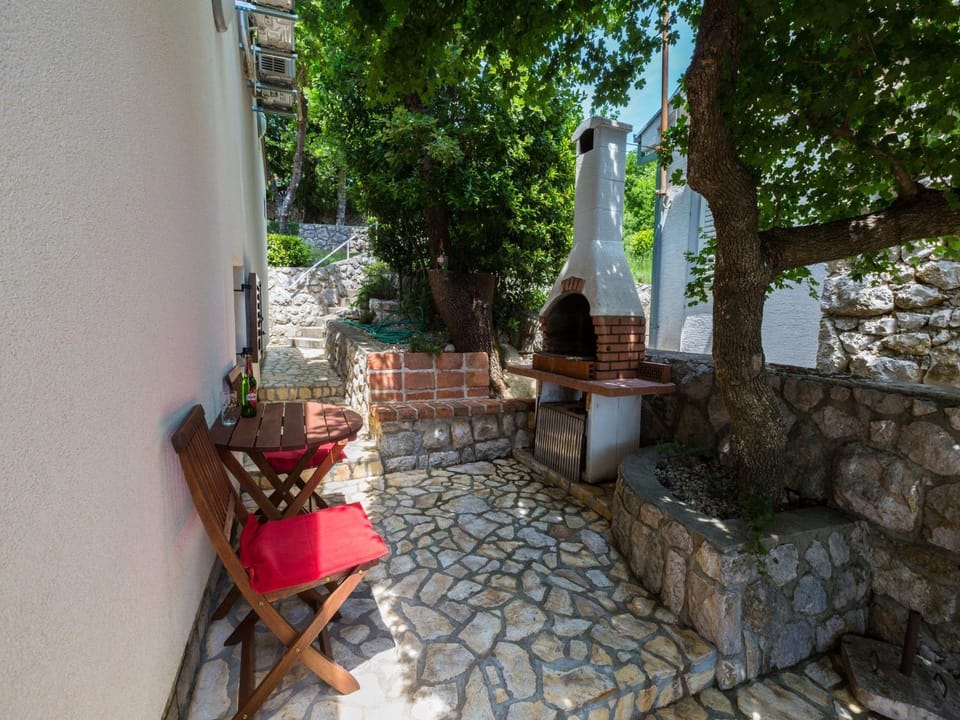 Patio, BBQ facilities