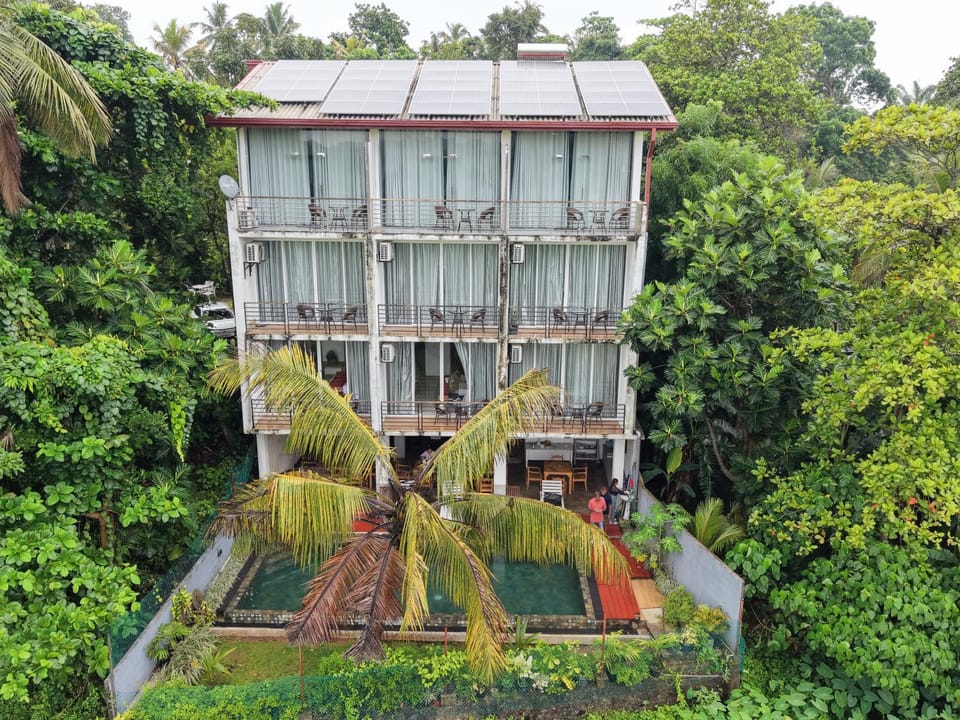Green Edge Villa Hotel in Hikkaduwa