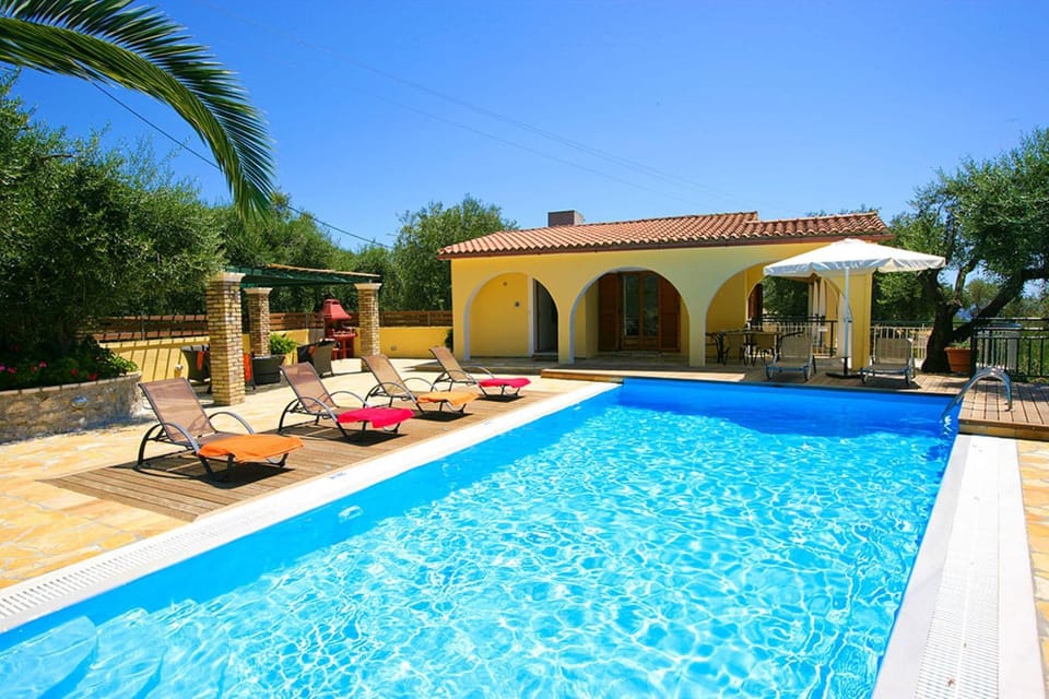 Property building, Day, Pool view, Swimming pool, sunbed