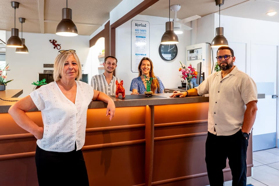Staff, Restaurant/places to eat, Lobby or reception