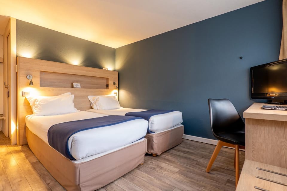 Bed, Photo of the whole room, Bedroom, furniture, heating, pet friendly, storage, air conditioner