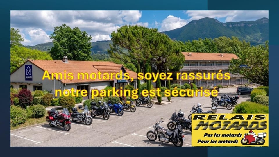 Property building, Restaurant/places to eat, Parking