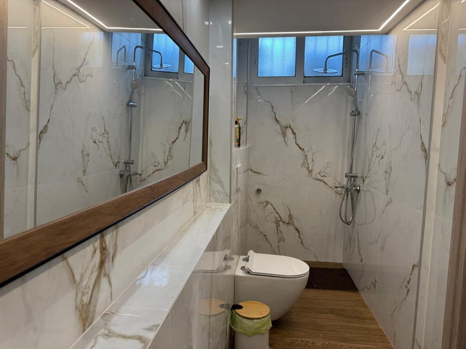 Shower, Toilet, Bathroom, towels