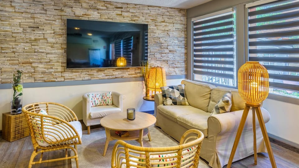 Communal lounge/ TV room, Living room