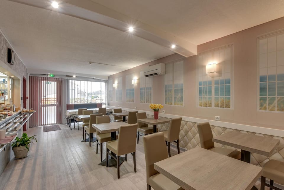 Restaurant/places to eat, Banquet/Function facilities