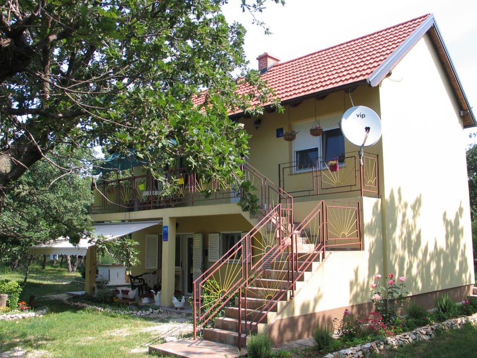 Facade/entrance, Spring, Day, Summer, Garden view
