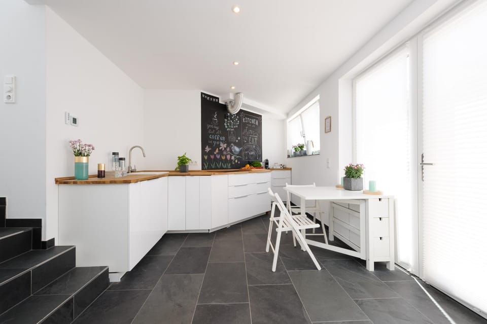 Kitchen or kitchenette, Decorative detail, Dining area