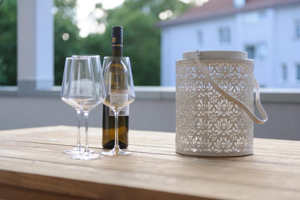 Balcony/Terrace, Photo of the whole room, Decorative detail, Seating area