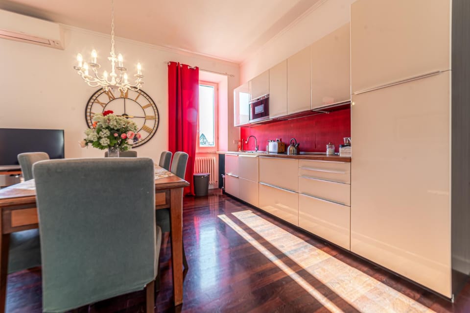 Kitchen or kitchenette, Living room, Seating area, Dining area, minibar, pet friendly, stove