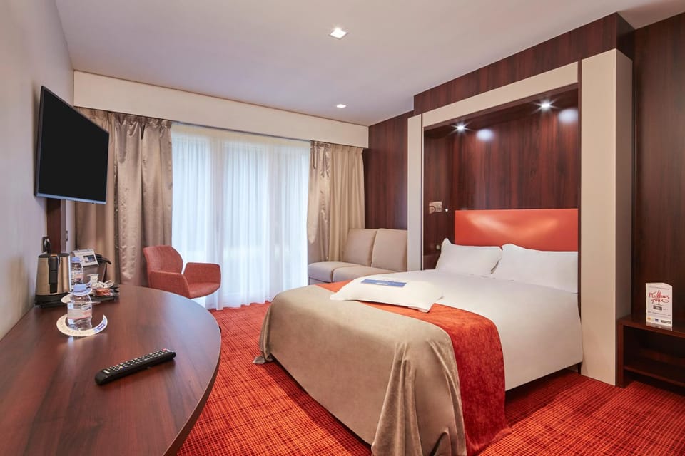 Staff, Bed, Balcony/Terrace, Garden view, Pool view, Family