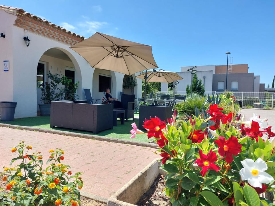 Property building, Patio, Breakfast