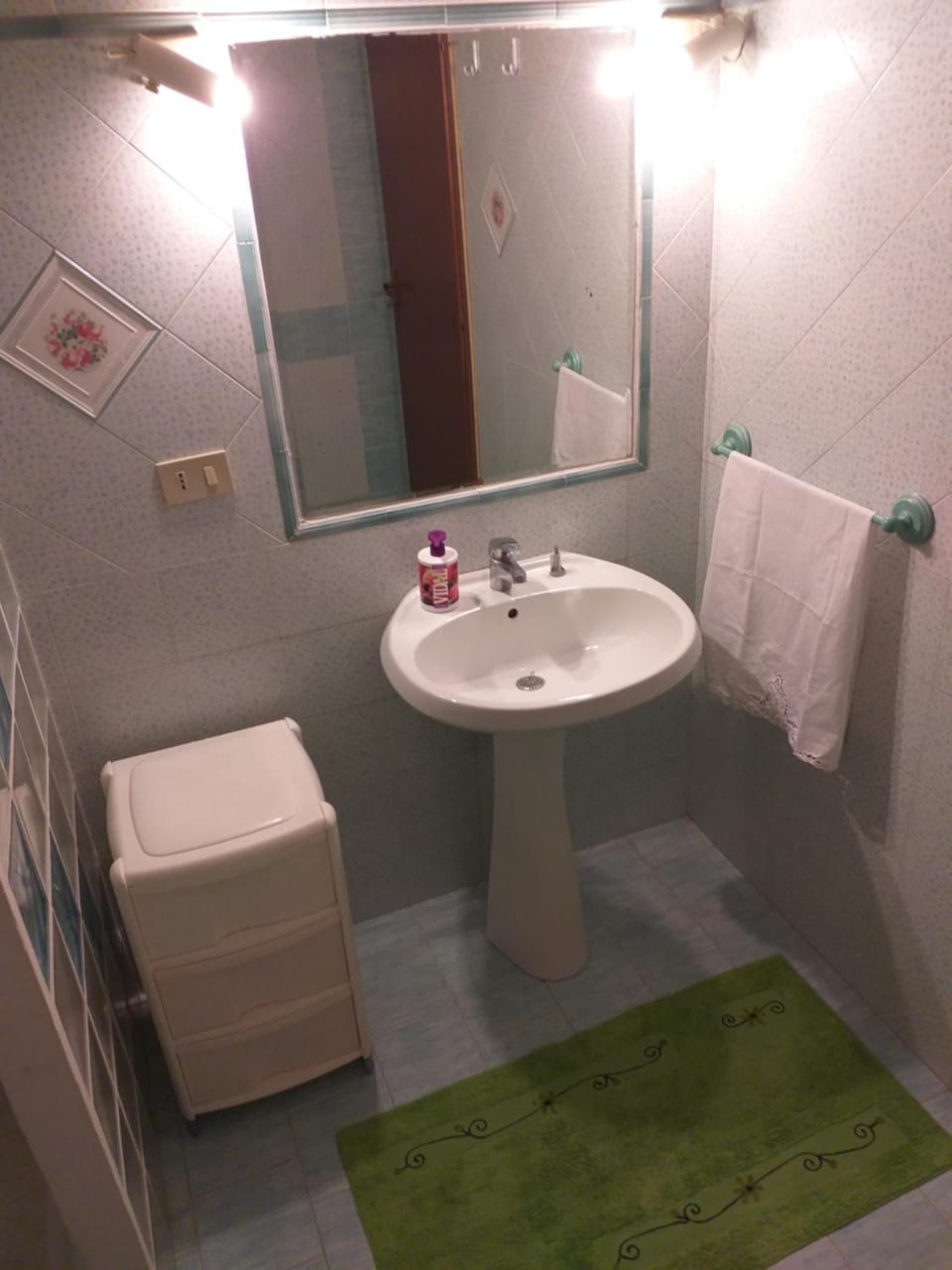 Bathroom, towels