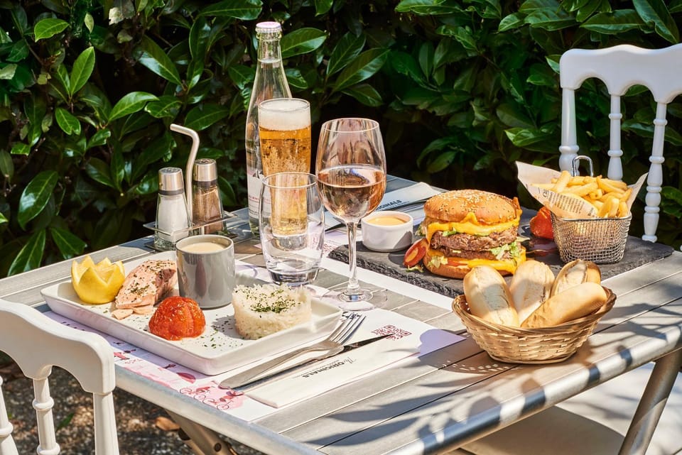 Food and drinks, Food, Lunch, Dinner, Alcoholic drinks