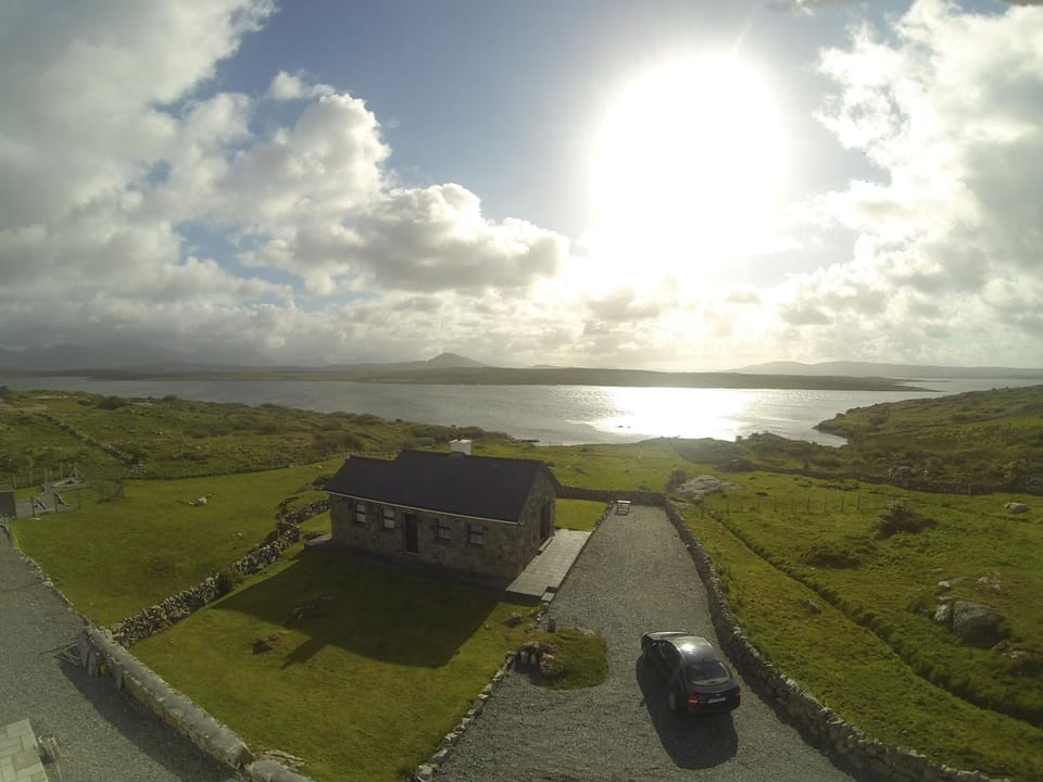 Facade/entrance, Bird's eye view, Garden, Balcony/Terrace, Garden view, Mountain view, Sea view