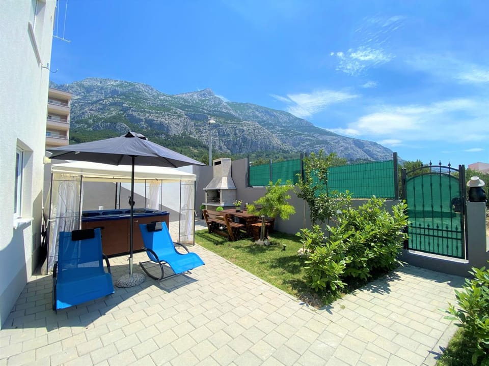 Lux Apartment Sea Shell with jacuzzi Apartment in Makarska