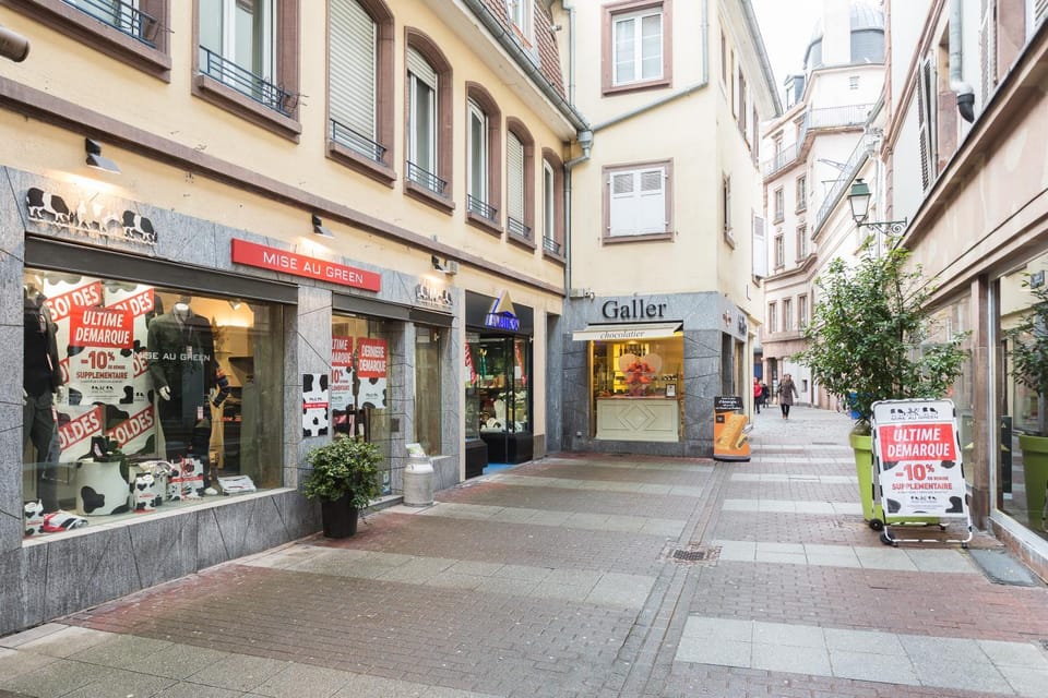 Property building, Facade/entrance