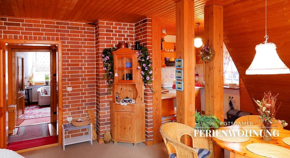 Photo of the whole room, Decorative detail