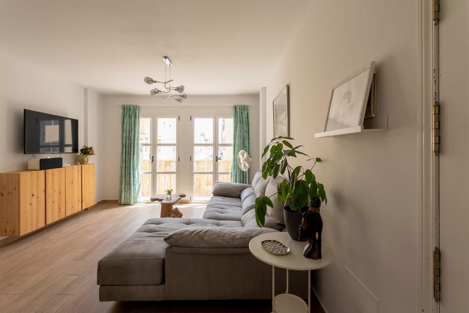 Living room, Photo of the whole room