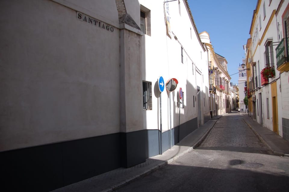 Facade/entrance, Neighbourhood