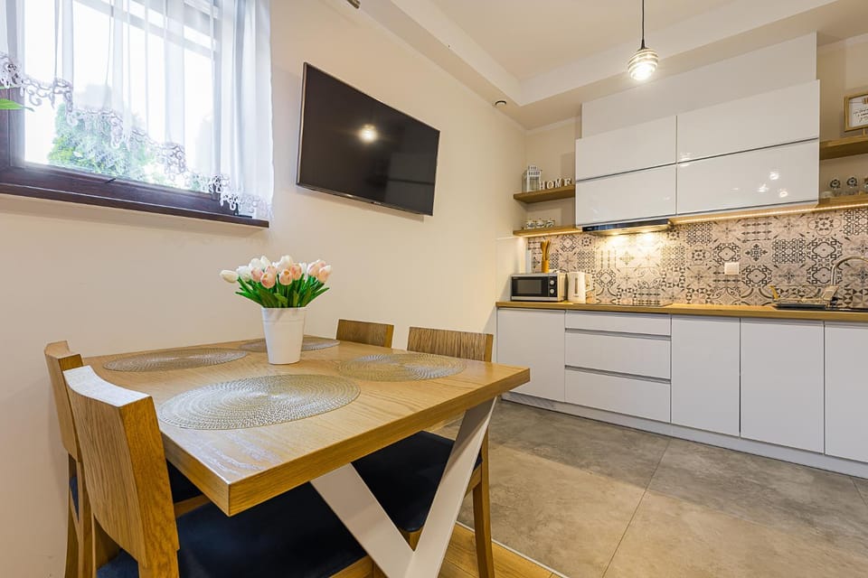 TV and multimedia, Kitchen or kitchenette, Dining area, oven, pet friendly, stove