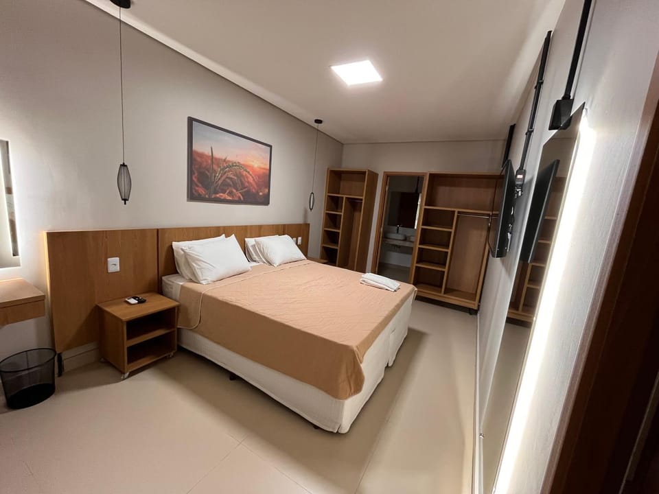 Bed, TV and multimedia, Photo of the whole room, Bedroom, wardrobe