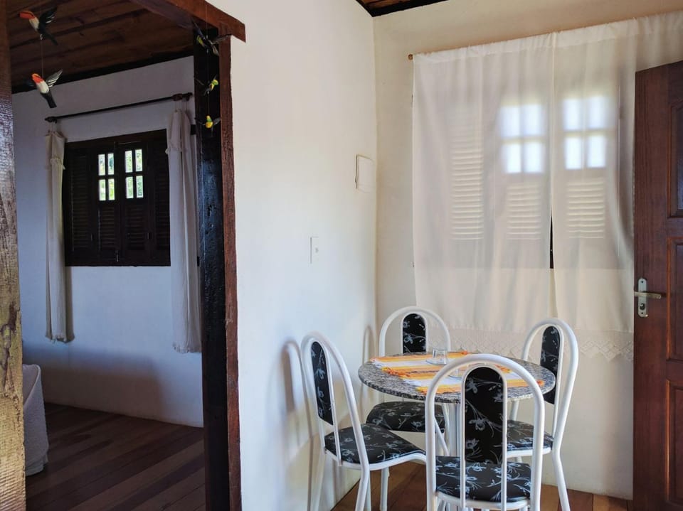 Coffee/tea facilities, Kitchen or kitchenette, Seating area, Dining area