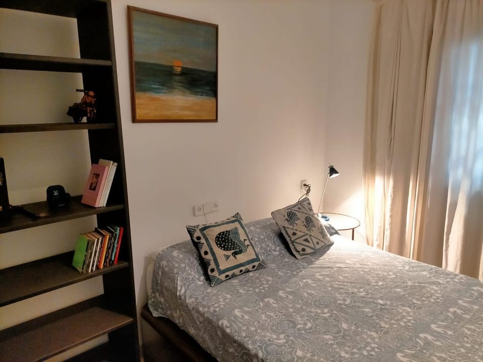 Alameda Donkey Parking Apartment in Seville