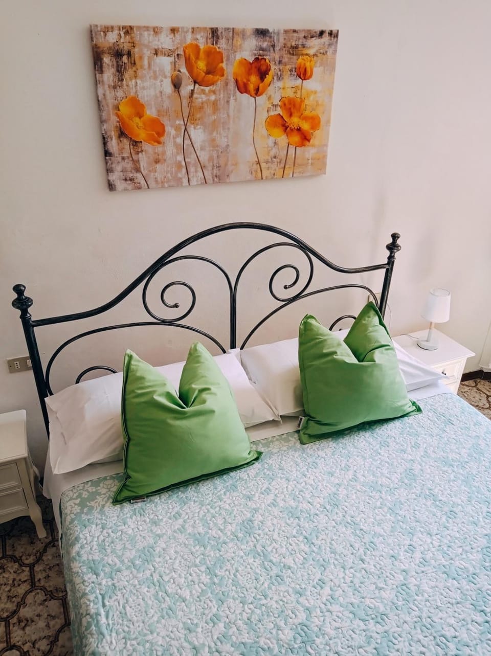 Bed, Bedroom, laundry