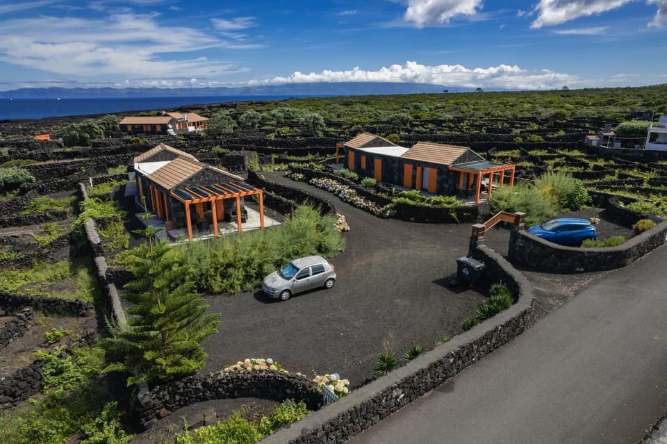 Property building, Day, Bird's eye view, City view, Sea view, Street view, Location, Parking