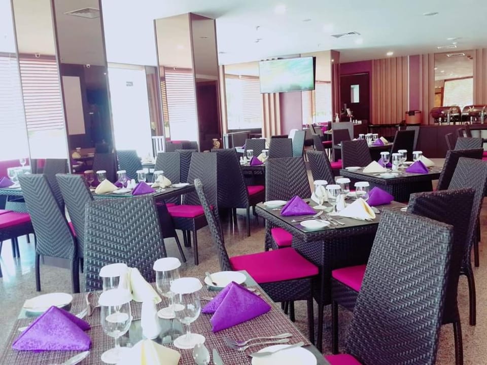 Restaurant/places to eat, Restaurant/places to eat