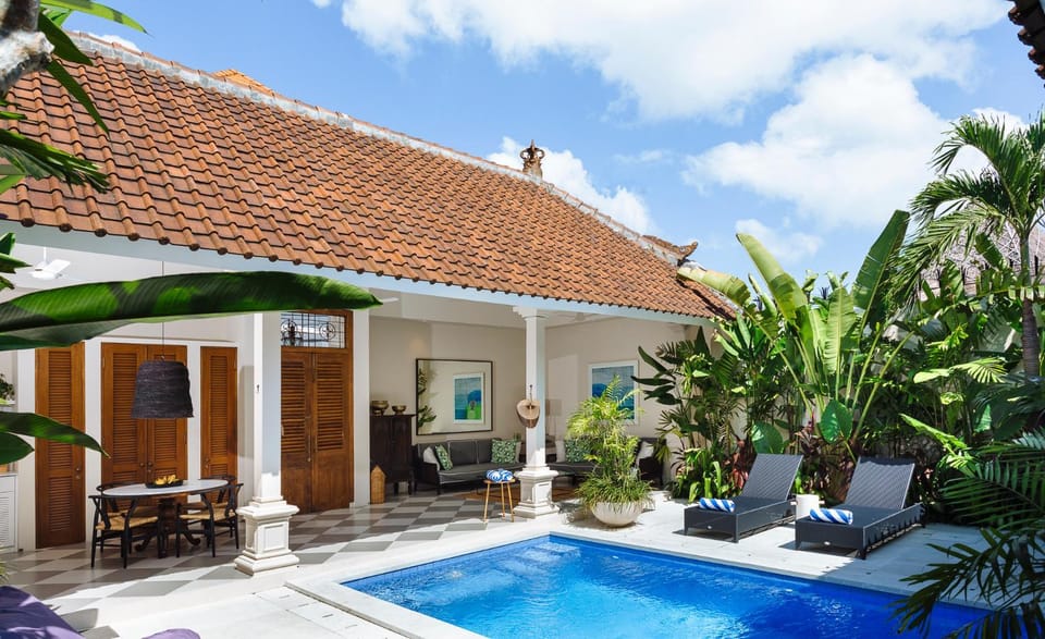 Patio, Garden, Living room, Decorative detail, Seating area, Dining area, Swimming pool, Swimming pool