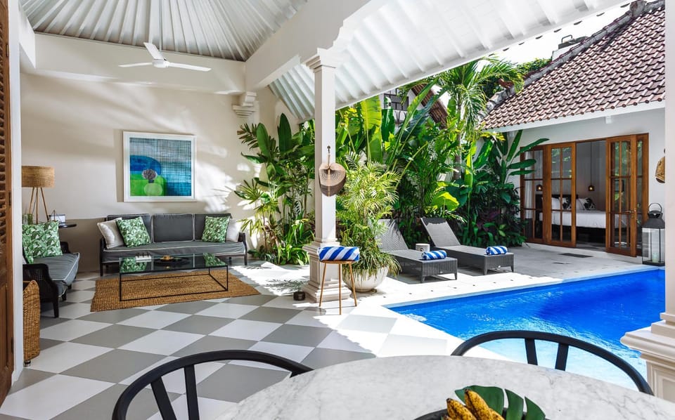 Patio, Garden, Balcony/Terrace, Living room, Photo of the whole room, Decorative detail, Seating area, Dining area, Bedroom, Swimming pool, Swimming pool