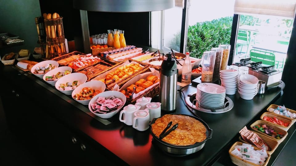 Continental breakfast, Buffet breakfast