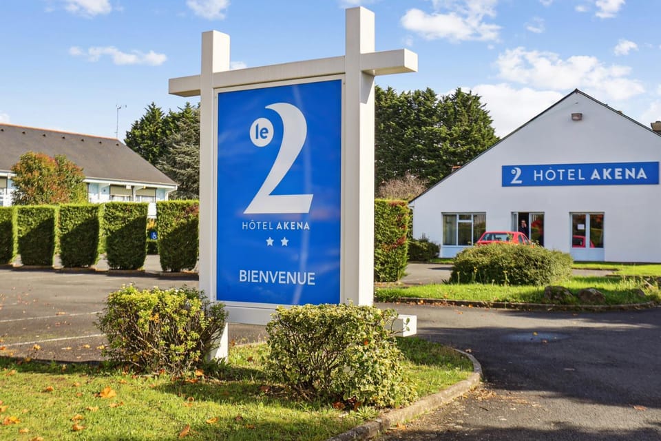 Property logo or sign, Garden, Logo/Certificate/Sign, Street view, Certificate/Award, Parking