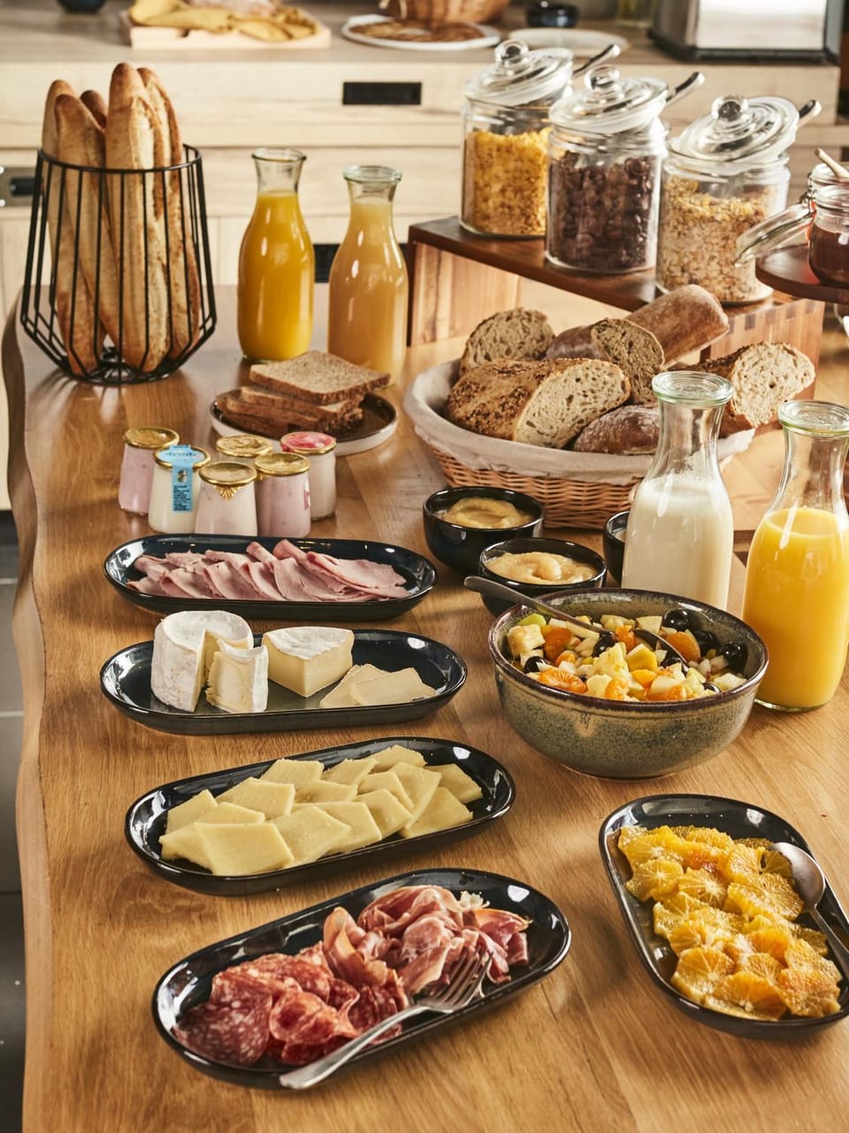 Restaurant/places to eat, Food and drinks, Breakfast, Continental breakfast, Buffet breakfast