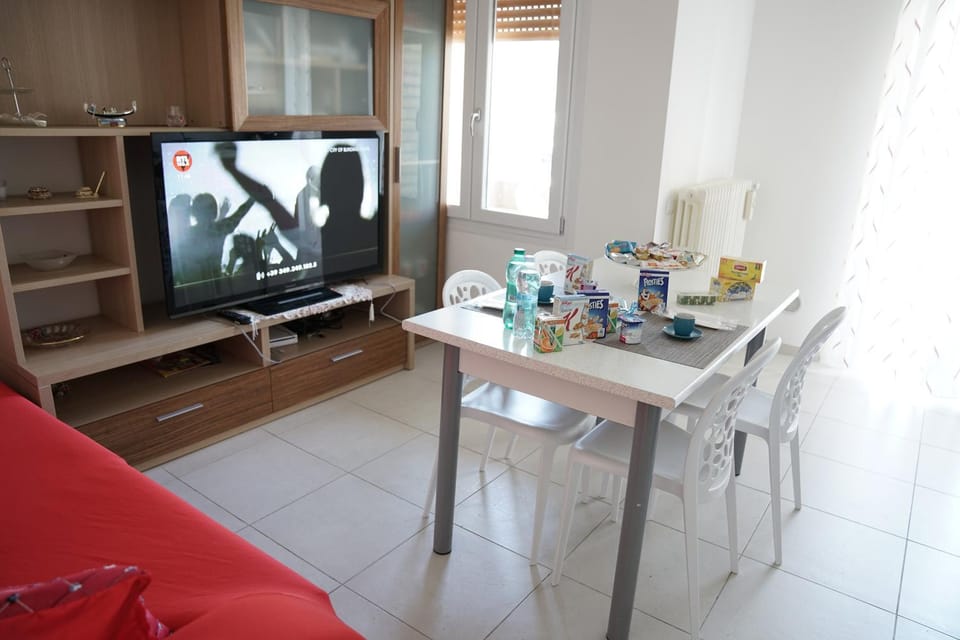 TV and multimedia, Coffee/tea facilities, Living room, Seating area, Area and facilities