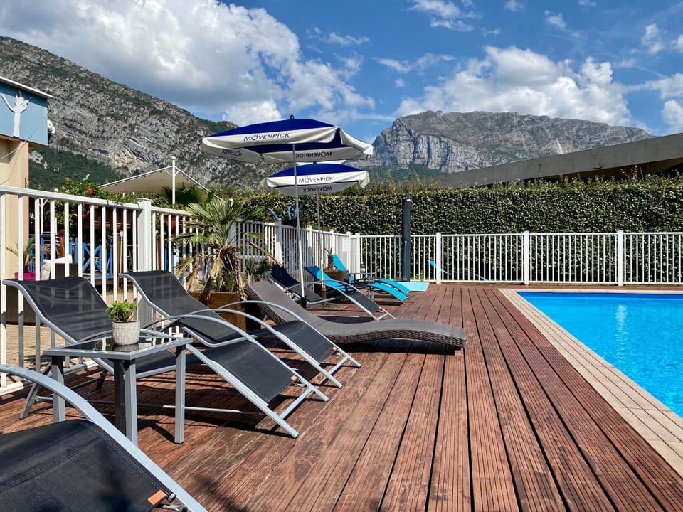 Patio, Swimming pool, Swimming pool