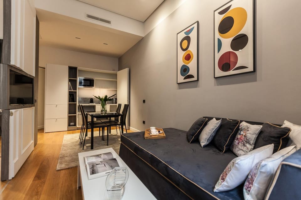 TV and multimedia, Kitchen or kitchenette, Living room, Seating area, Dining area