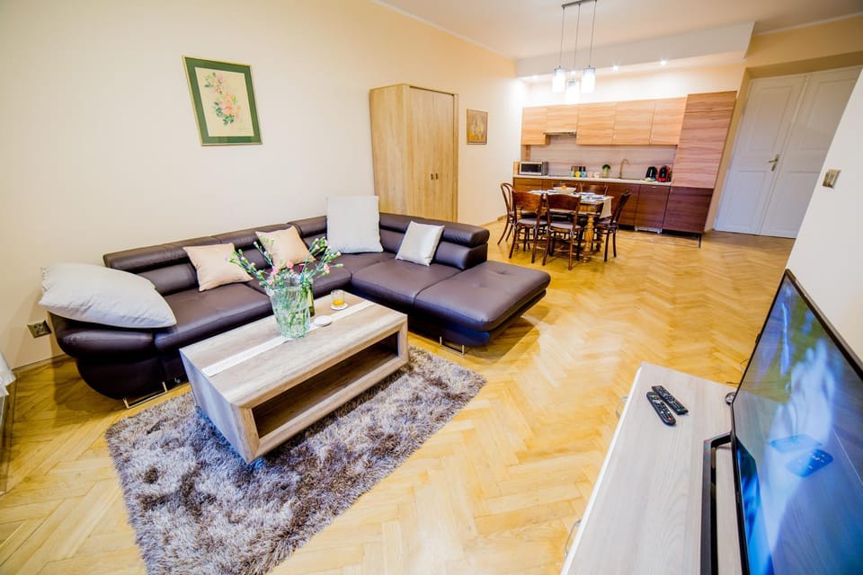 Kitchen or kitchenette, Living room, Dining area