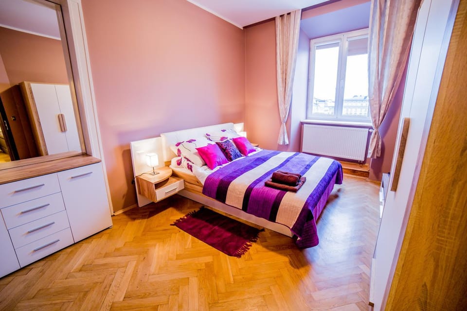 Bedroom, Landmark view