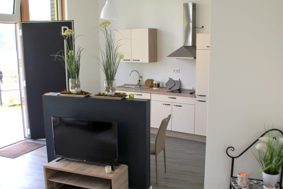 Bathroom, TV and multimedia, Coffee/tea facilities, Kitchen or kitchenette, Seating area, Dining area